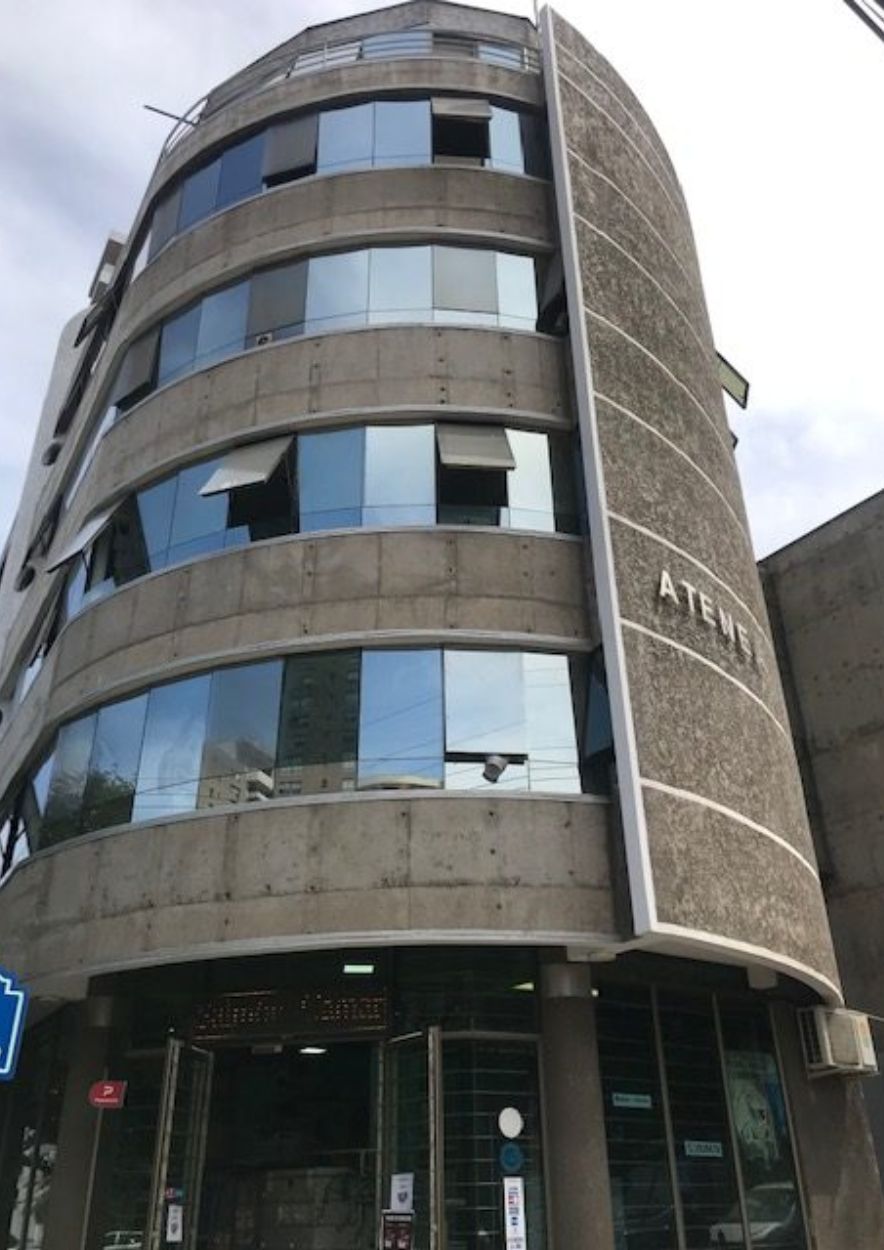 SE ARRIENDA ACOGEDORA OFICINA EN EDIFICIO ATENEA